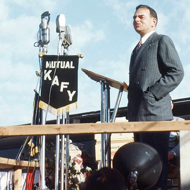 Dewey on the campaign trail in Bakersfield, California, September 1948