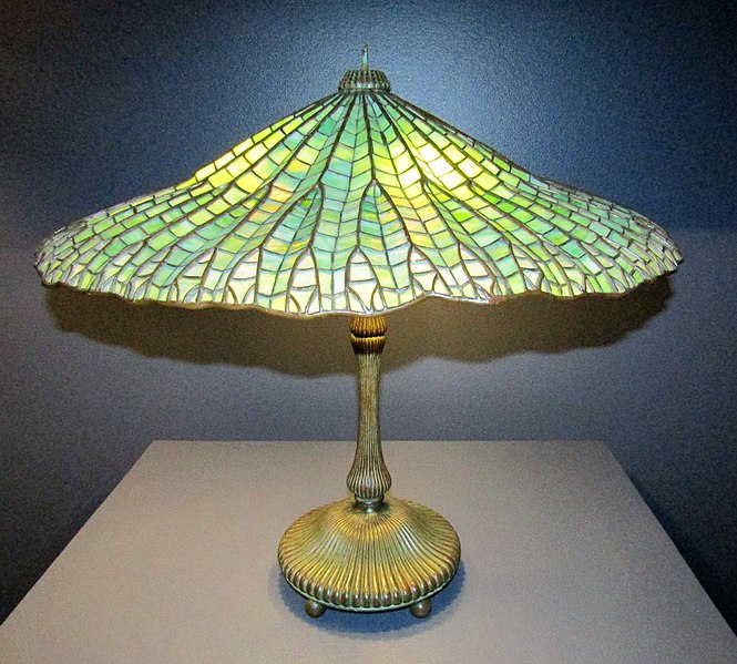 File:Tiffany glass lampshade (41596934801).jpg