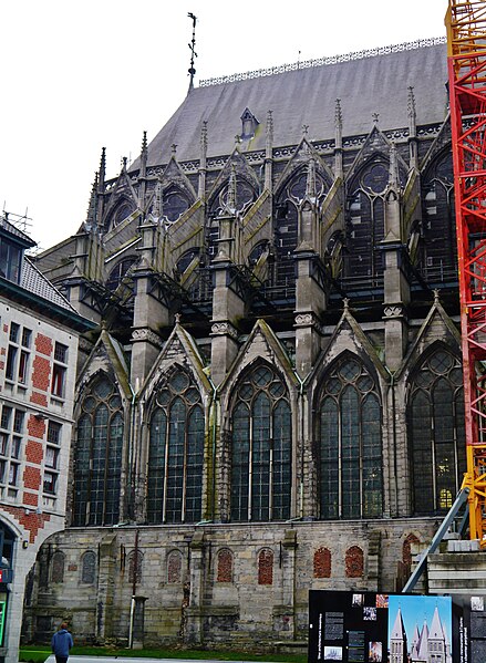 File:Tournai Cathédrale Notre-Dame Chor 04.jpg