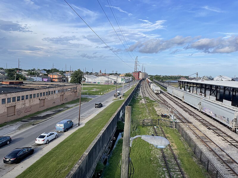 File:Tracks from Crescent Park overpass, New Orleans July 2023.jpg