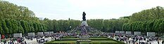 Treptower Ehrenmal, Tag des Sieges 2015, 02.jpg