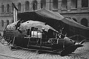 Trophäen des niedergegangenen Zeppelin L49.jpg