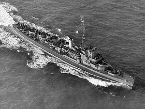 USS Foss (DE-59), 8 Aralık 1944'te denizde seyrediyor (19-N-46534) .jpg