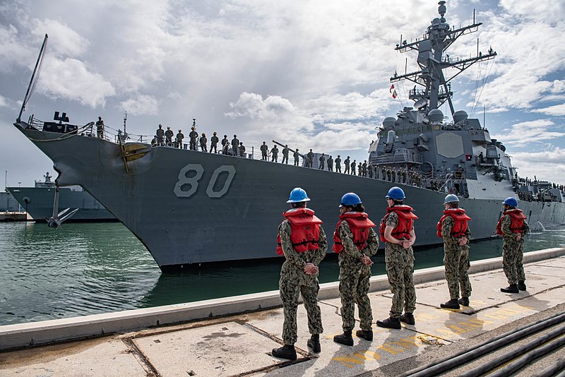 800px-USS_Roosevelt_pulling_into_Rota%2C_Spain.jpg