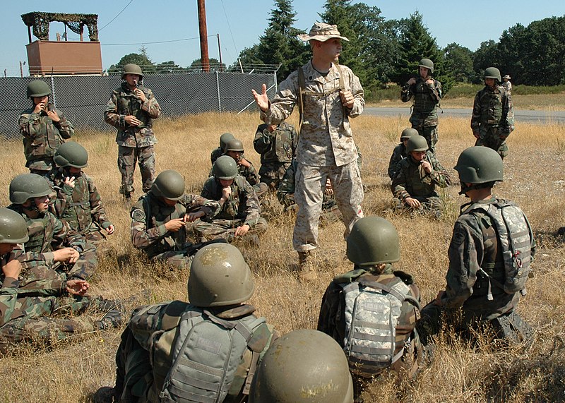 File:US Navy 080816-N-2296G-036 Marine Staff Sgt. Christopher Reid, a member of the Marine Corps Reserve, briefs 40 U.S. Naval Sea Cadets on combat field tactics as part of their field medical training.jpg