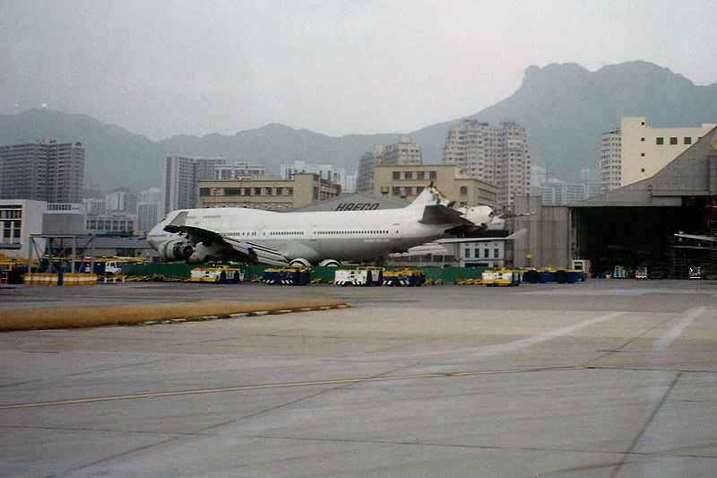 File:Untitled (China Airlines) Boeing 747-409 B-165 (23222710834).jpg