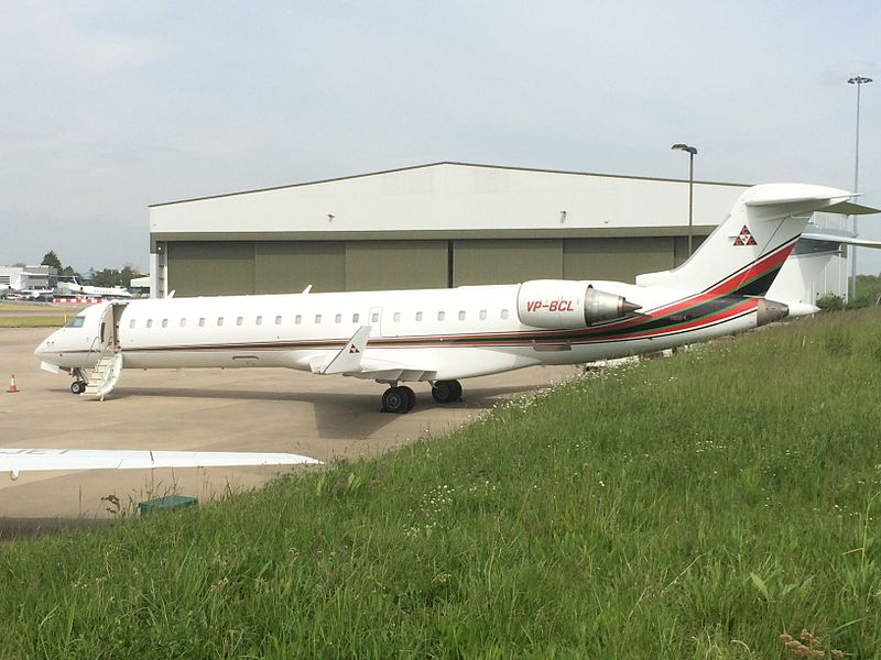 File:VP-BCL Canadair CRJ.700 (13928610640).jpg