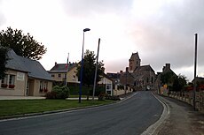 La mairie et le bourg de Vesly.