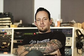 Volbeat Michael Poulsen 2009.jpg