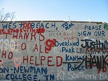 Sign commemorating first responders after Hurricane Katrina, Gulfport Wall on Highway 90.jpg
