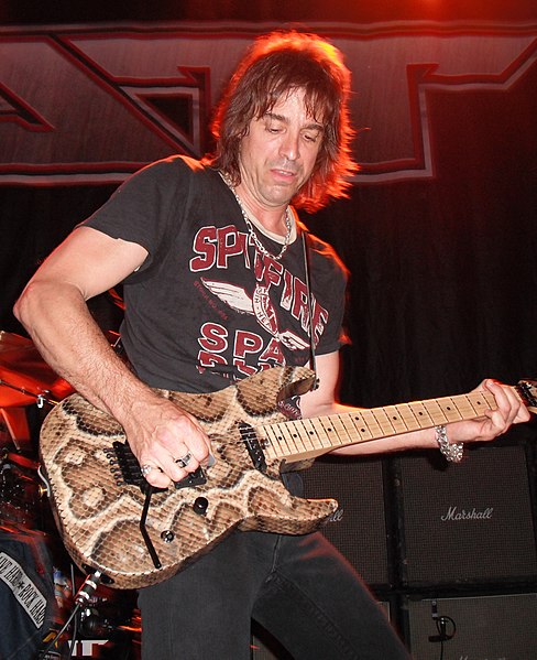 File:Warren DeMartini 2010 (cropped).jpg