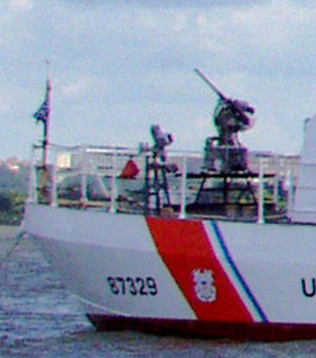 ไฟล์:Weapons on the foredeck of the USCGC COCHITO (WPB 87329) -a (cropped).jpg