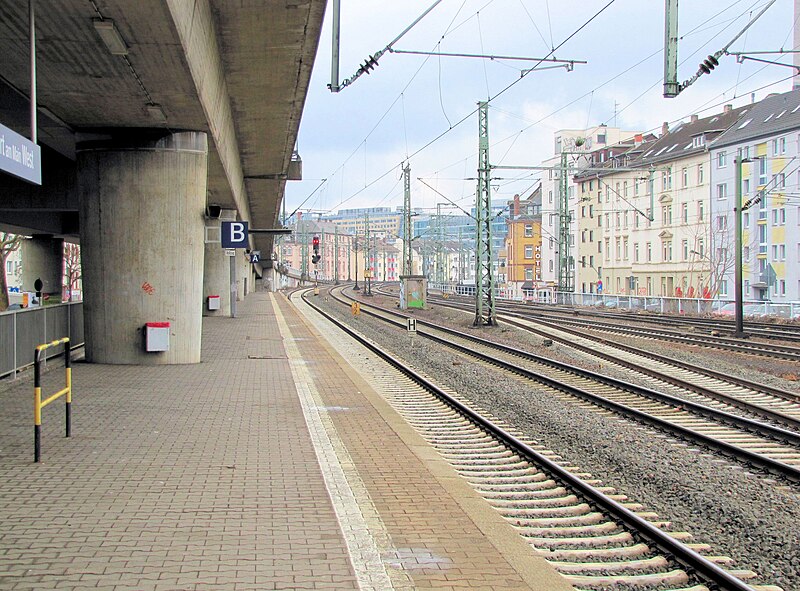 File:Westbahnhof-2010-ffm-014.jpg