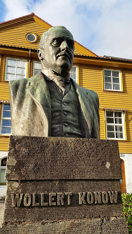 Bust by Ambrosia Tønnesen placed at former Fana Council Hall