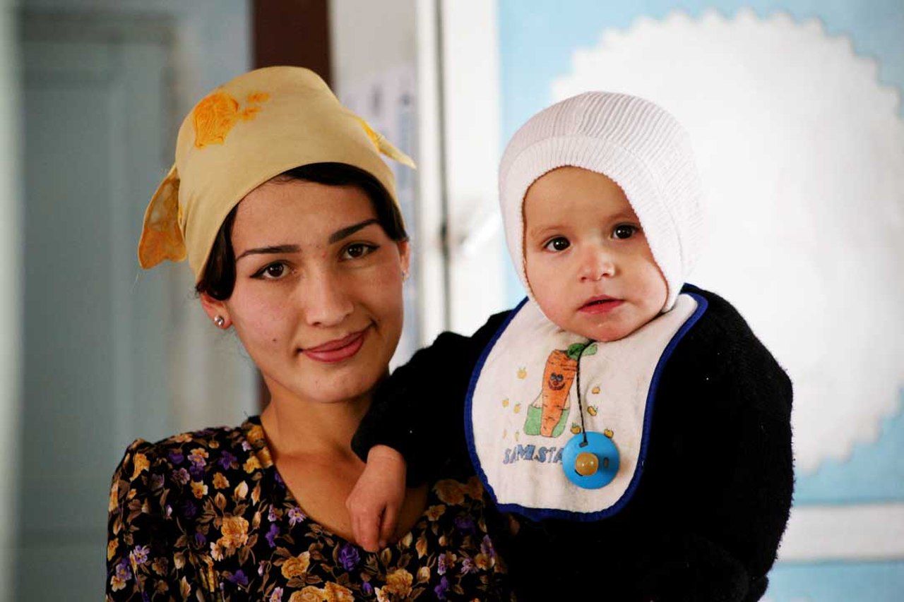 Таджикская мама с малышом