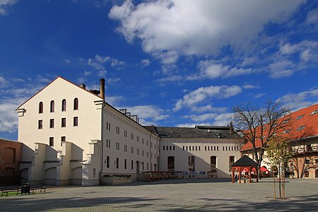 Северо-восточное крыло замка со стороны двора