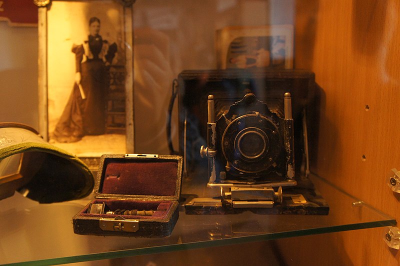 File:(2-16) Старая фотокамера (Музей Береговщины) - A old photocamera (Museum of Beregovshiny) (10233274604).jpg