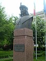 Monument till Vlad Impaler i Ploiesti framför Historiska museet