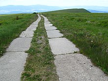Дорога з бетонних плит на вершину Полонини Руни