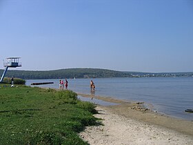 Donetsiin padottua Petšenihyn tekojärveä.