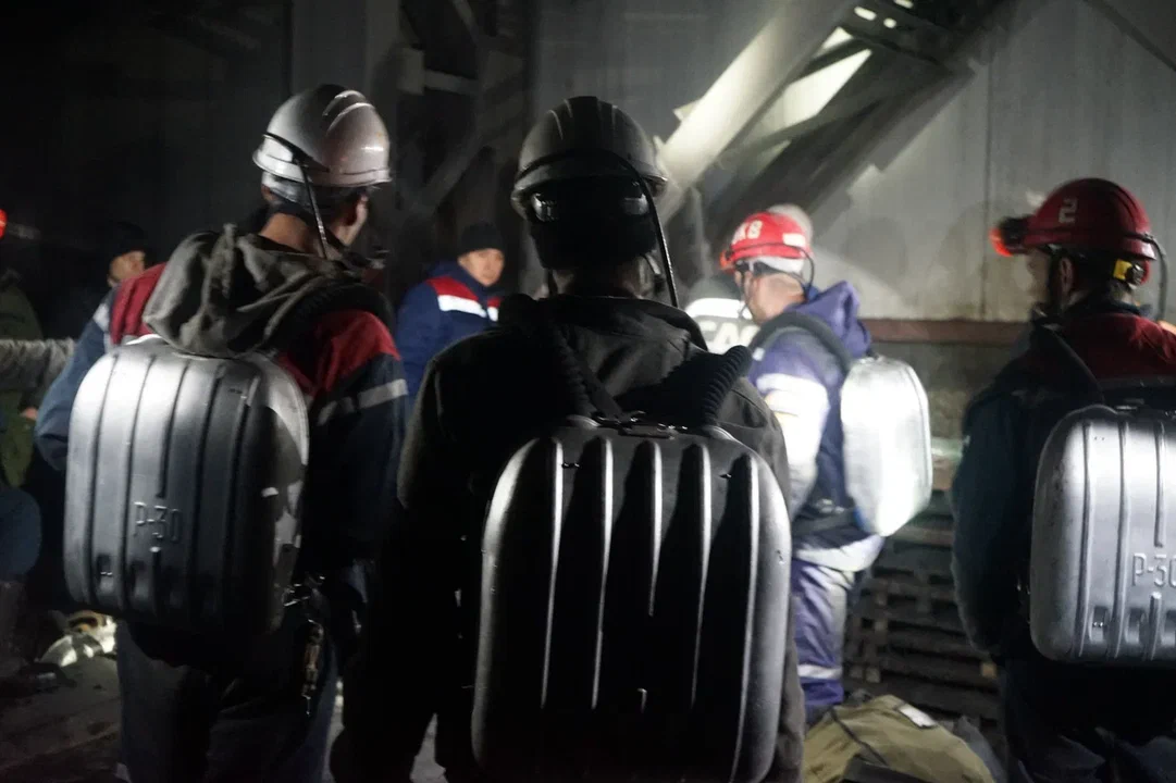 Трагедия на шахте в амурской области. Листвяжная шахта горноспасатели. Взрыв на шахте «Листвяжная» (2021). Взрыв на шахте Листвяжная.