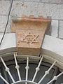 Sur la clef de voûte de la synagogue Ades dans le quartier Nahalat Zion de Jérusalem