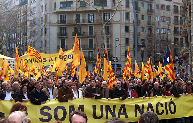 ERC leaders leading the demonstration of 18-02-2006 in Barcelona with the slogan Som una Nació ("We are a Nation")