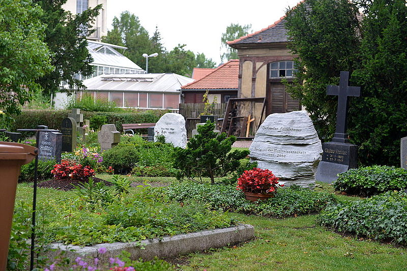 File:14-06-28-Laurentiusfriedhof-Halle-RalfR-DSC 0377-38.jpg