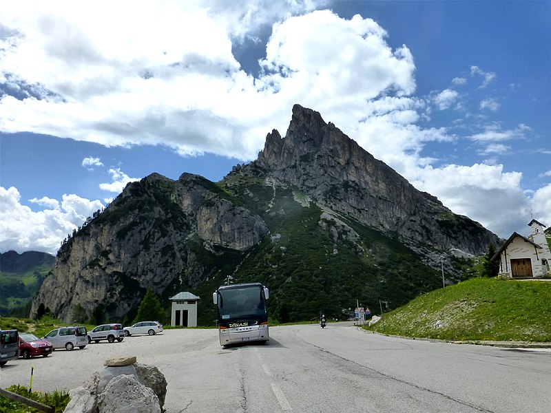 File:2,477m Sass de Stria 2,105m Passo Falzarego Italy - panoramio.jpg