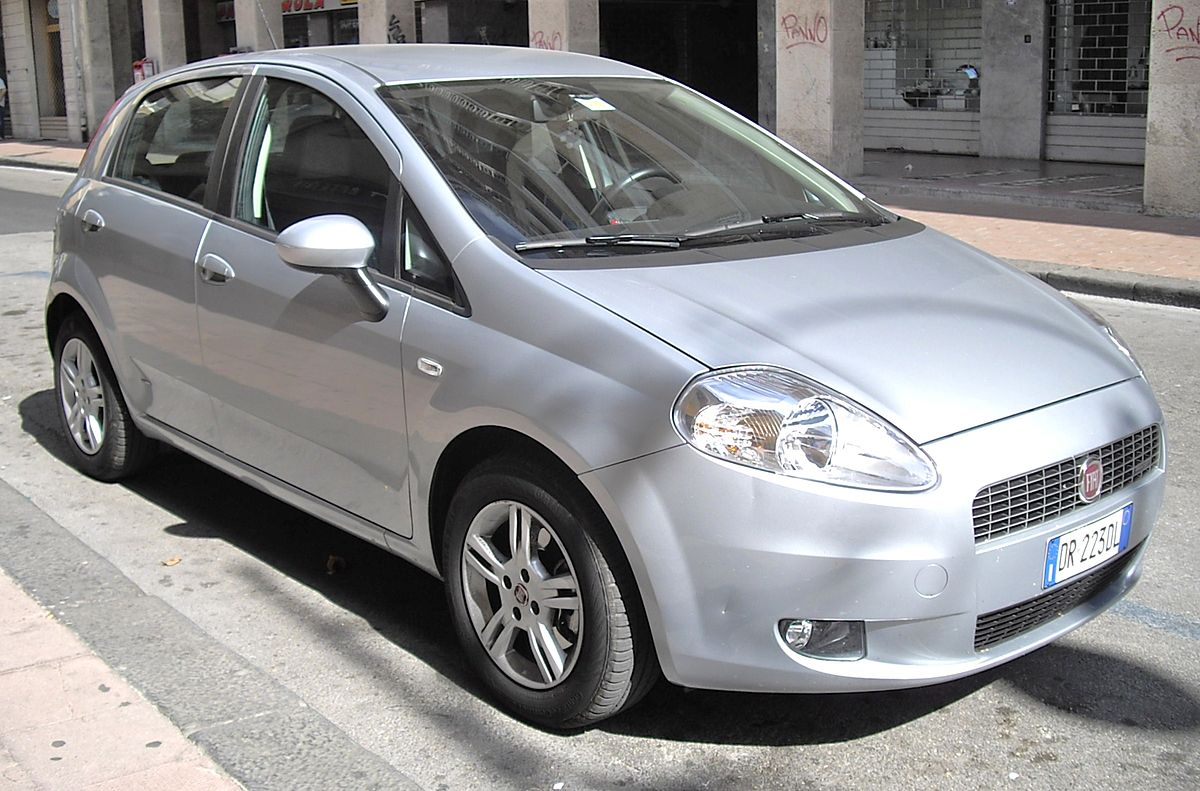 https://upload.wikimedia.org/wikipedia/commons/thumb/0/0c/2008_Fiat_Grande_Punto.JPG/1200px-2008_Fiat_Grande_Punto.JPG