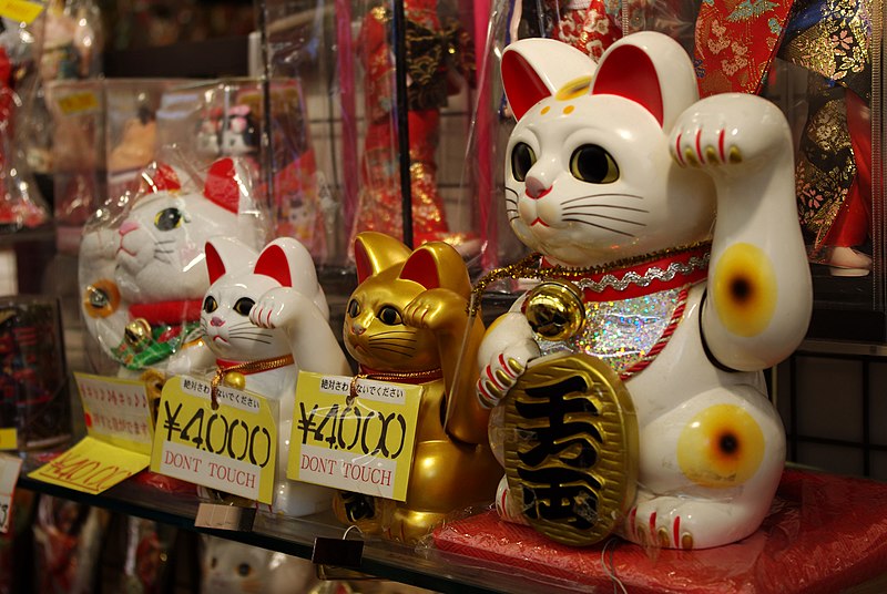 File:20100725 Maneki Neko Tokyo 5346.jpg