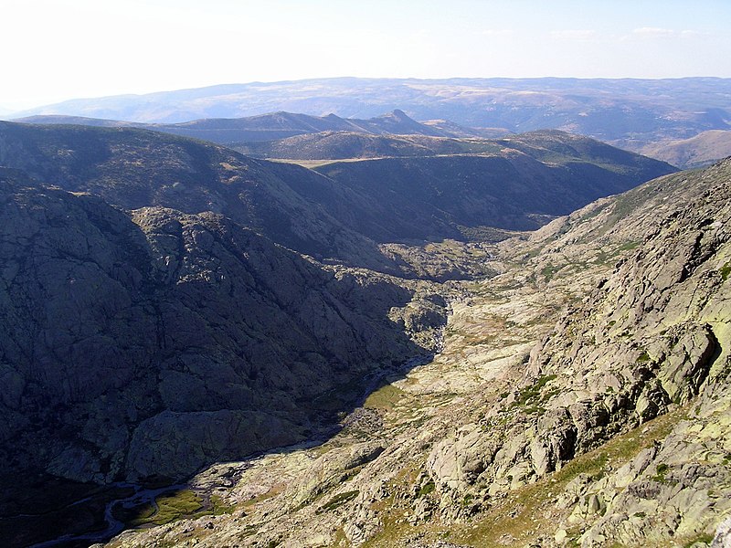 File:2011-07-17 mucha roca - panoramio.jpg