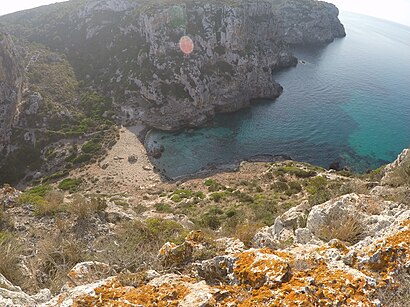 Cómo llegar a Cala Llucalari en transporte público - Sobre el lugar