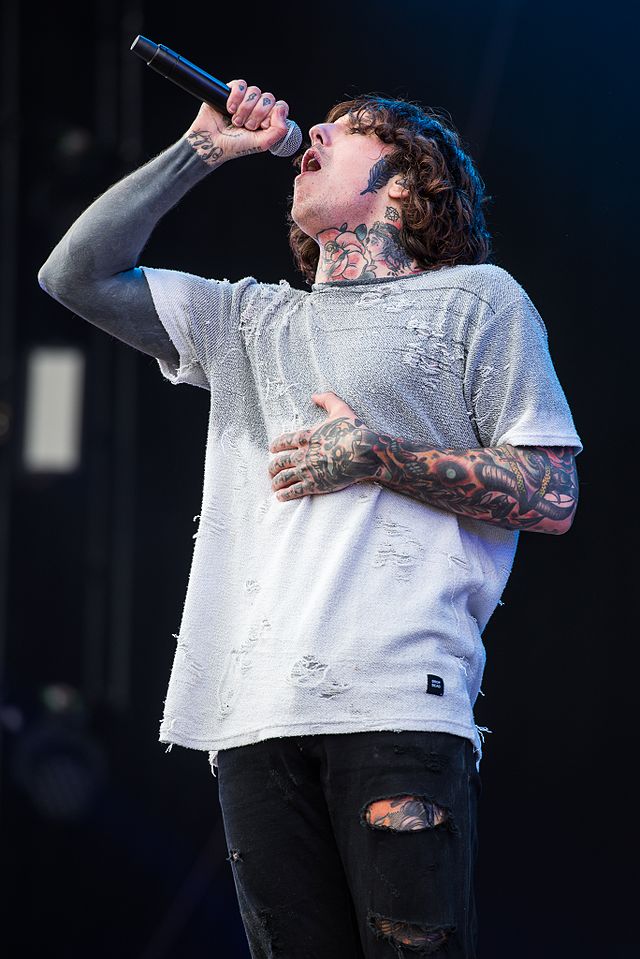 File:2016 RiP Bring Me the Horizon - Oliver Sykes - by 2eight - 8SC6545.jpg  - Wikimedia Commons