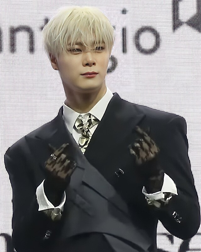 Behind ASTRO Suit Dance Black Suit - Cha Eunwoo Inspired