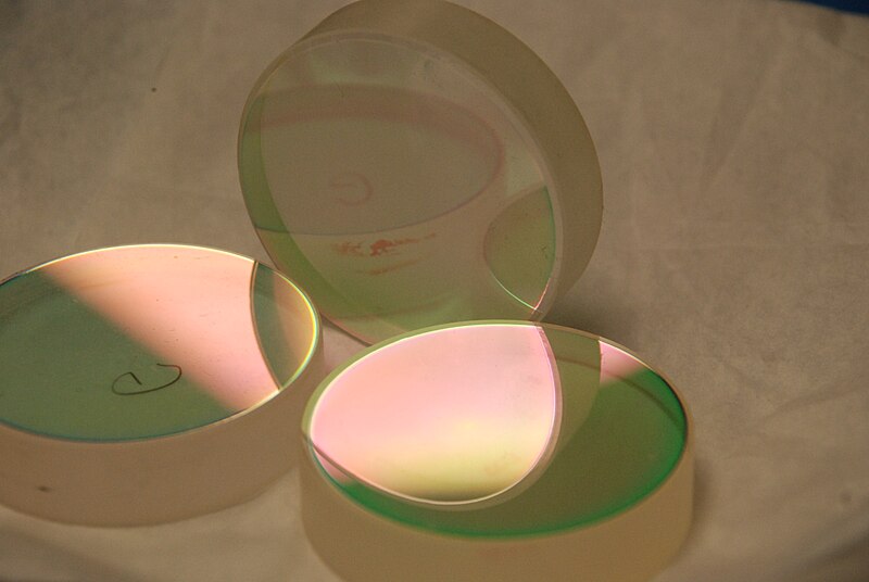 File:3DielectricMirrors3.JPG