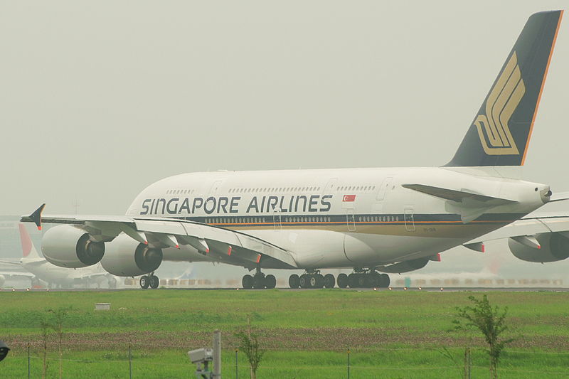 File:A380-841(9V-SKB) take off @NRT RJAA (2727503281).jpg