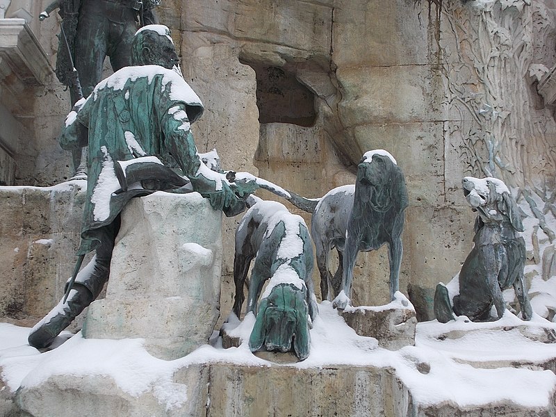 A királyi fővadász a kutyákkal, Mátyás-kút, Budavári Palota, 2016 Budapest.jpg