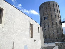 Mural de Aielli de Fontamara cerca de la torre.jpg