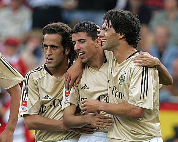 Karimi with Roy Makaay and Michael Ballack during a game in 2006