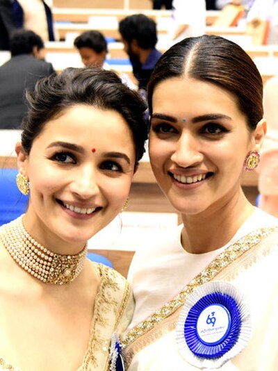 2021 recipients: Alia Bhatt (left) and Kriti Sanon (right)