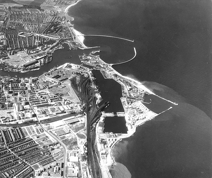 File:An Aerial view of Sunderland (9105585273).jpg