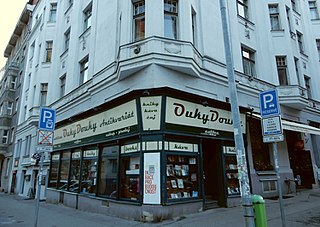 File Antikvariat A Kavarna Ouky Douky V Praze 8 Holesoicich Jpg Wikimedia Commons