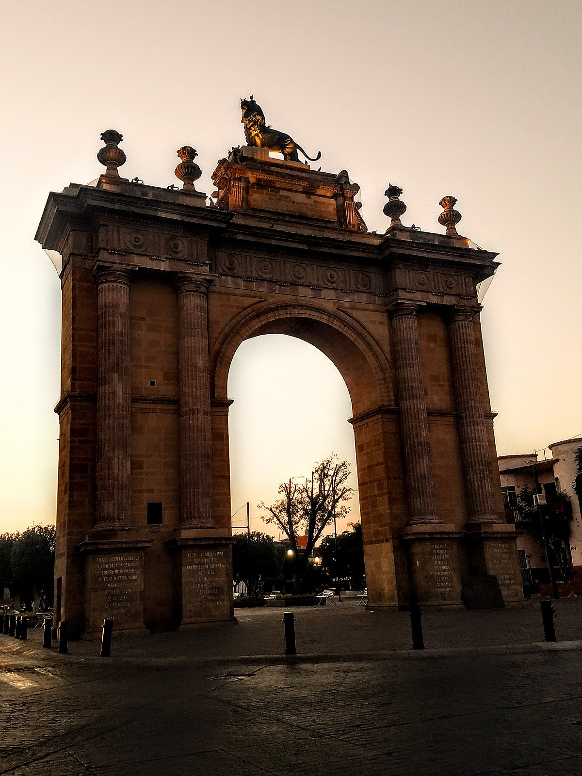 Arco de La Calzada - Wikipedia, la enciclopedia libre