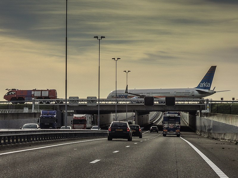 File:Arkia Schiphol 2013-1.jpg