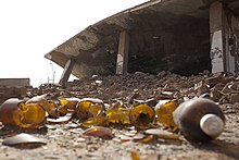 The remains of the destroyed Al-Shifa facility Arzneimittel statt Chemiewaffen (5412964218).jpg