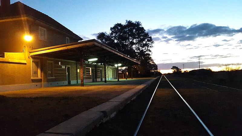 File:Atardecer en la Estación.jpg