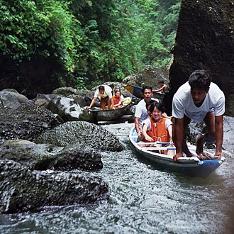 Shooting the rapids boat ride on the Bumbungan River Ausflug Fahrt 1992 Manila.jpg