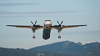 Deutsch: Austrian Arrows (Tyrolean Airways) De Havilland Canada DHC-8-402Q Dash 8 (OE-LGB, cn 4015) auf dem Flughafen St. Gallen-Altenrhein (LSZR) English: Austrian Arrows (Tyrolean Airways) De Havilland Canada DHC-8-402Q Dash 8 (OE-LGB, cn 4015) at St. Gallen-Altenrhein Airport (LSZR)