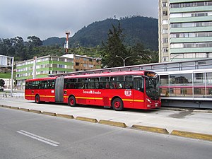 Avenida Tercera barrio Германия Богота автобус Transmilenio.JPG